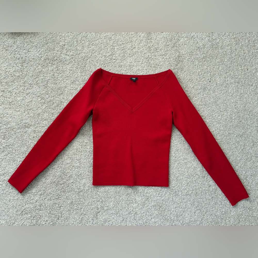 Express Lipstick Red V-Neck Long Sleeve Body Contour Cropped Sweater